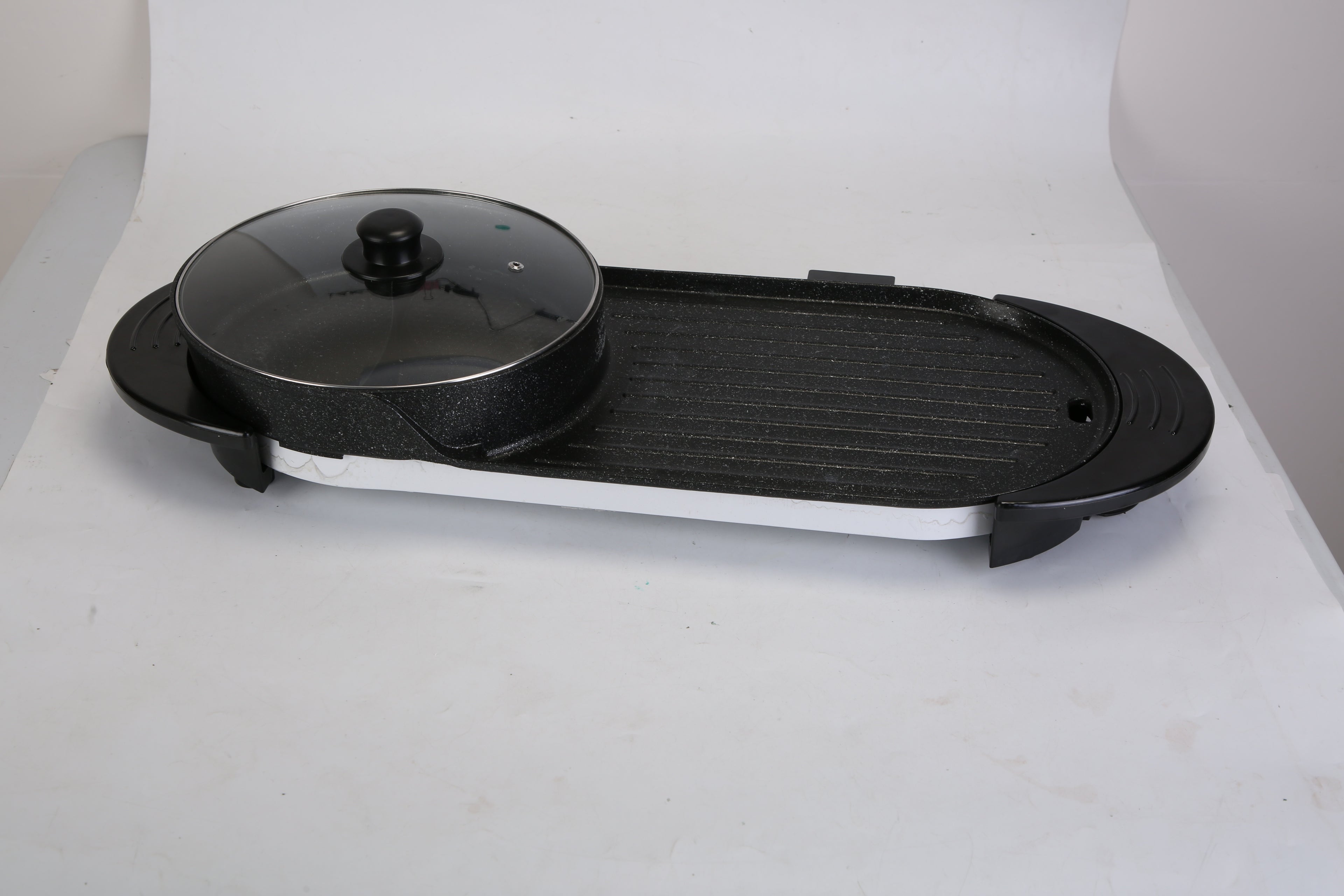 2200W  2 In 1 Electric Hot Pot With BBQ Grill Cooker Smokeless Non-Stick Korean BBQ Grill Shabu Shabu Hot Pot With Independent Temperature Control 5 Gears Firepower For 2-10 People