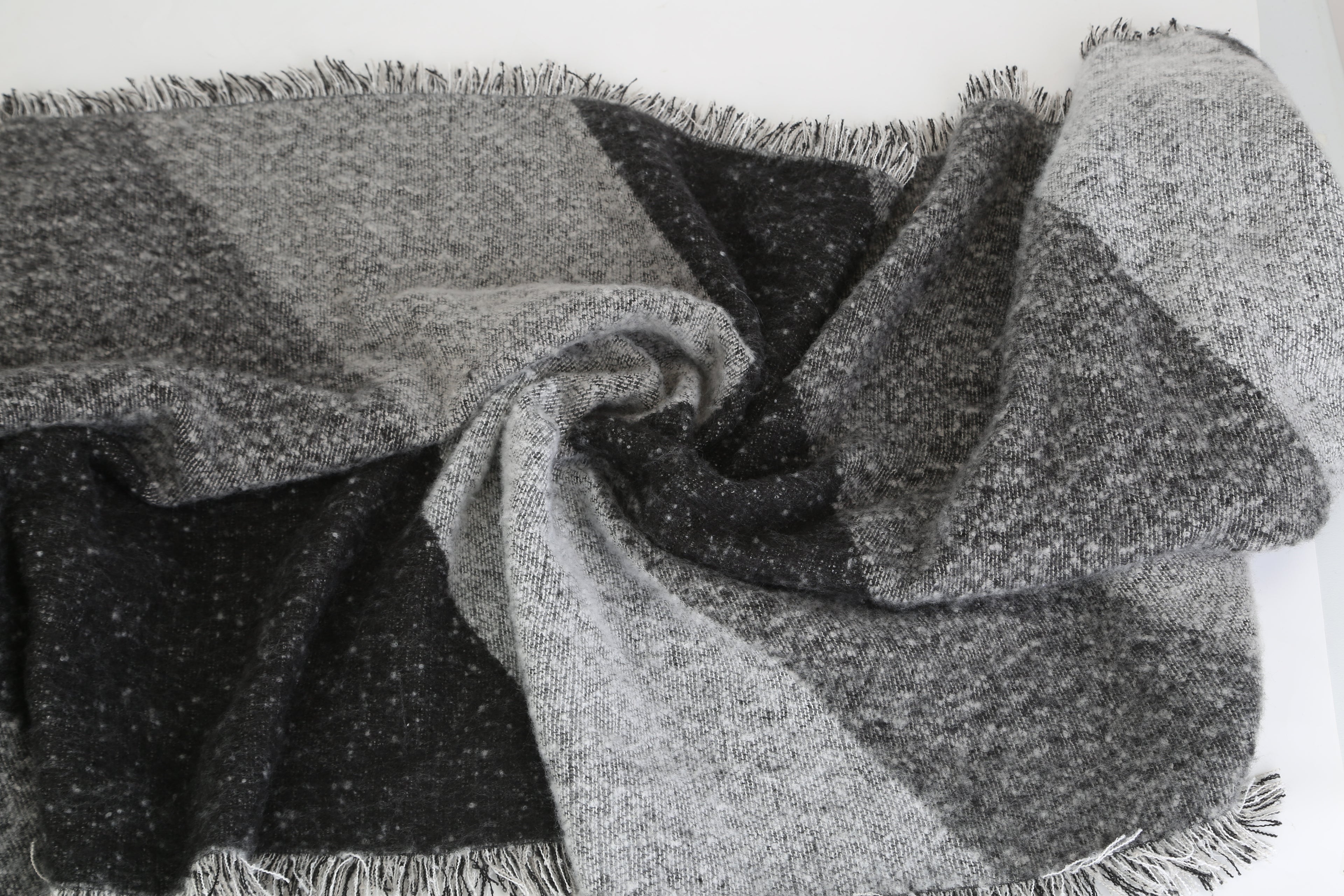 1Pc Women Winter Warm Scarf 74.8x25.6In Long Soft Knitted Shawl Extra Thick Plaid Blanket Wrap Cape