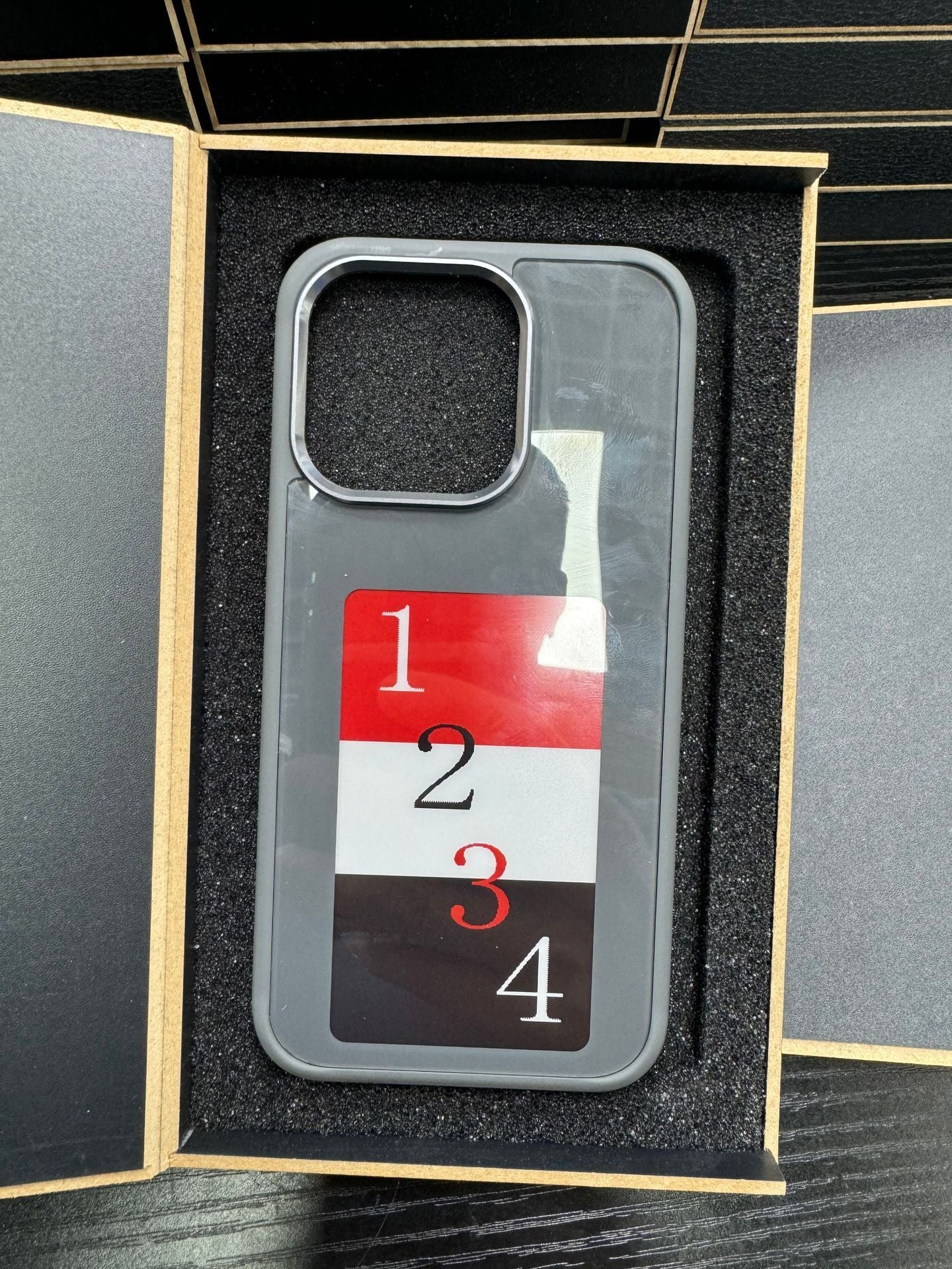 iPhone E-ink Screen Phone Case Unlimited Screen Projection Personalized Phone Cover Battery Free New Designer Luxury Phone Case